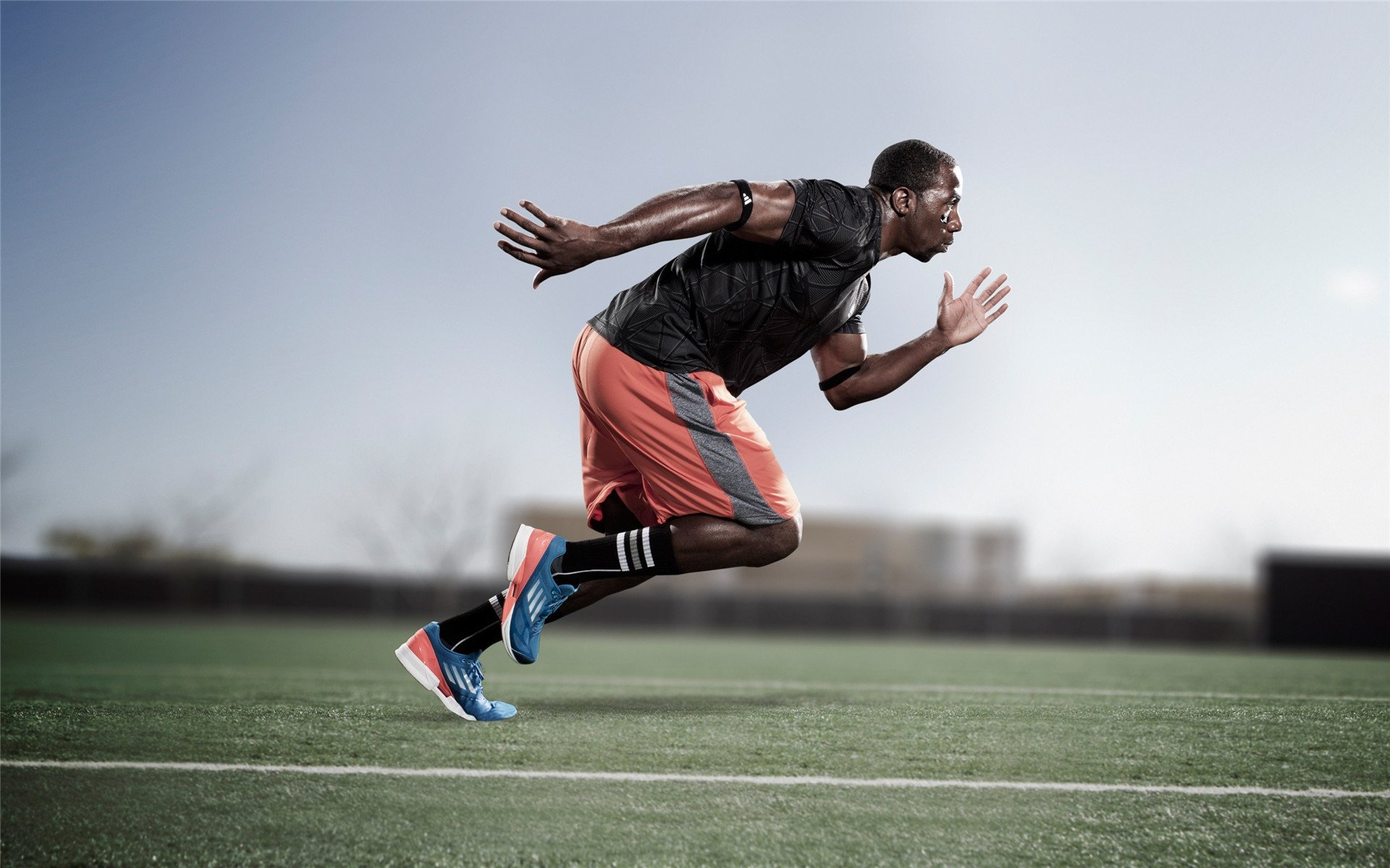 意大利女子接力队配合更默契，意大利接力队队员